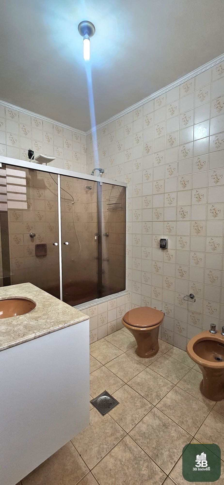 Casa com 03 dormitórios no centro em Valinhos SP