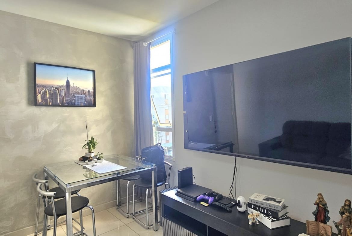 Apartamento com 02 dormitórios no condomínio Vale das Figueiras em Valinhos SP