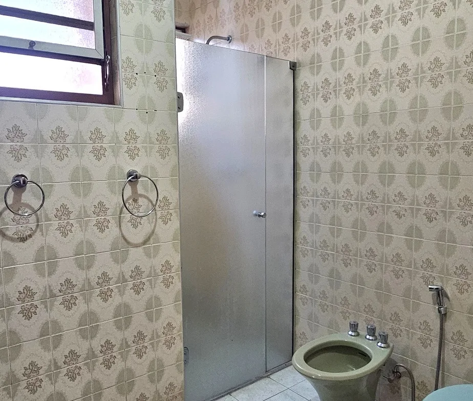 Casa com 03 dormitórios no centro em Valinhos SP