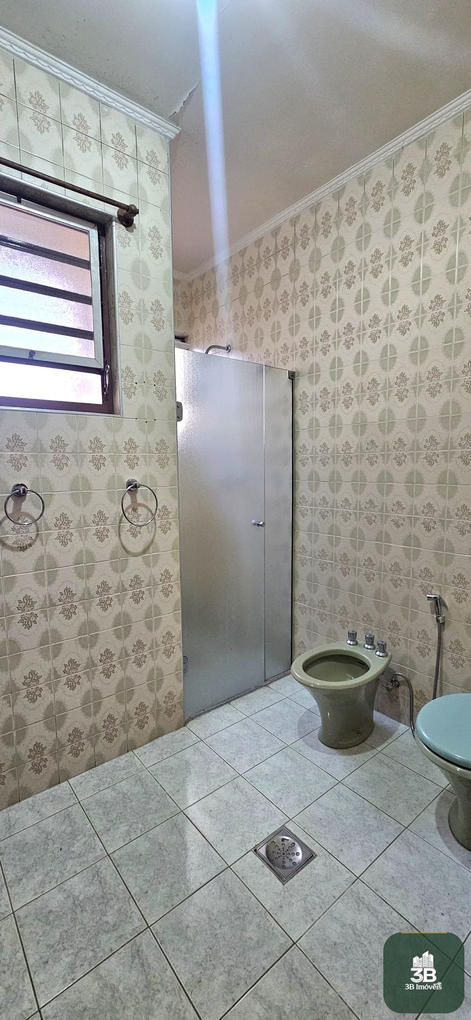 Casa com 03 dormitórios no centro em Valinhos SP
