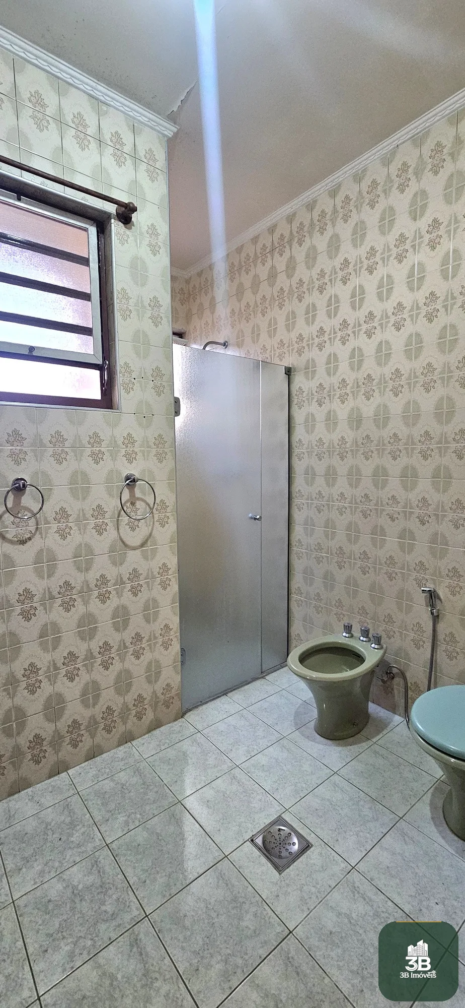 Casa com 03 dormitórios no centro em Valinhos SP