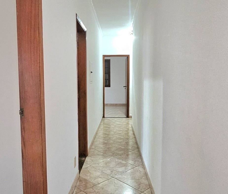 Casa com 03 dormitórios no centro em Valinhos SP