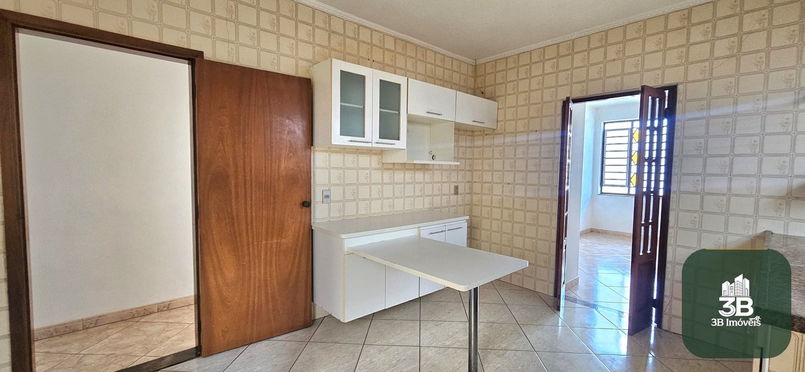 Casa com 03 dormitórios no centro em Valinhos SP
