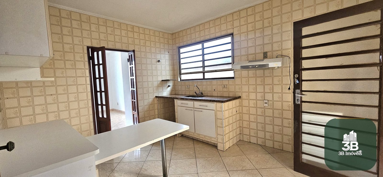 Casa com 03 dormitórios no centro em Valinhos SP