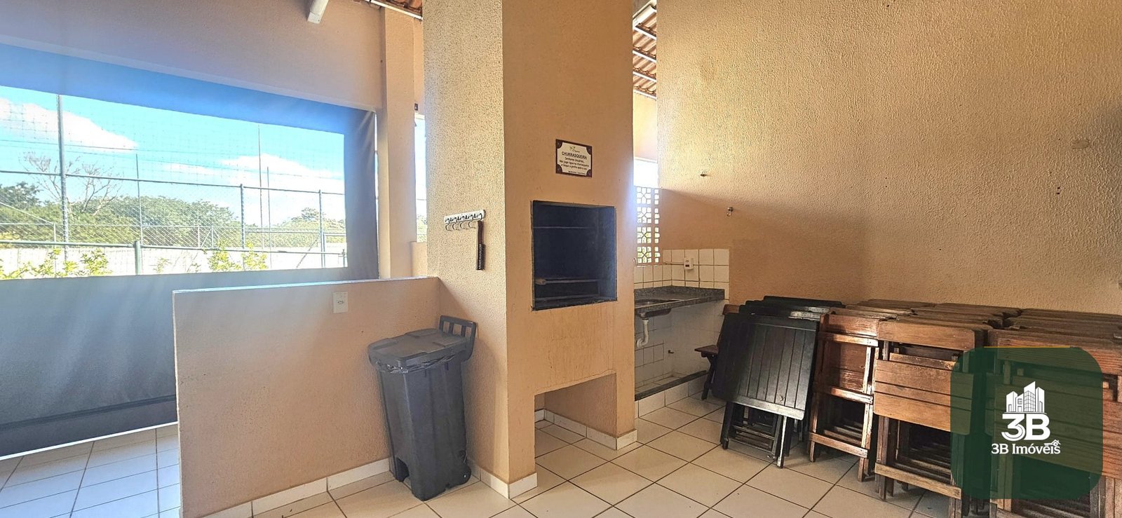 Apartamento com 02 dormitórios no condomínio Vale das Figueiras em Valinhos SP
