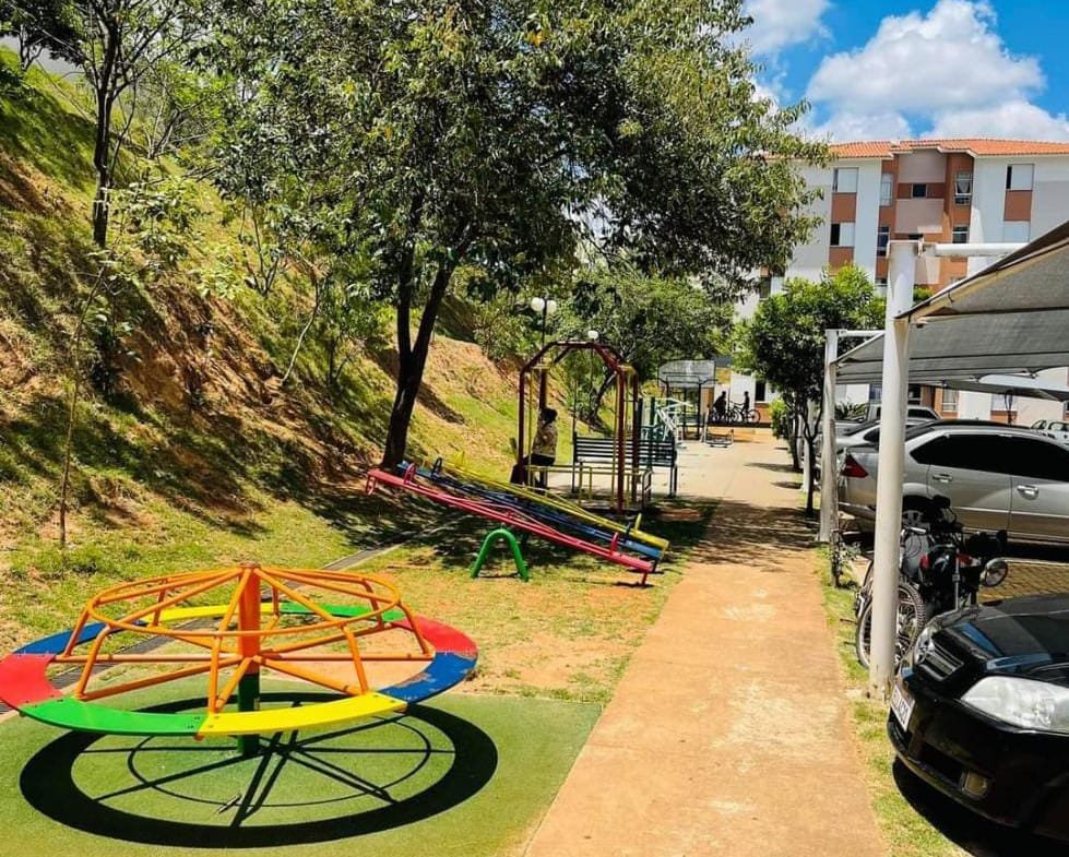 Apartamento com 02 dormitórios no condomínio Vale das Figueiras em Valinhos SP