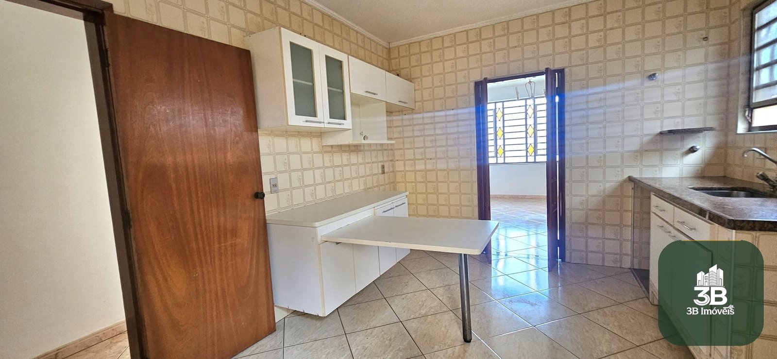 Casa com 03 dormitórios no centro em Valinhos SP