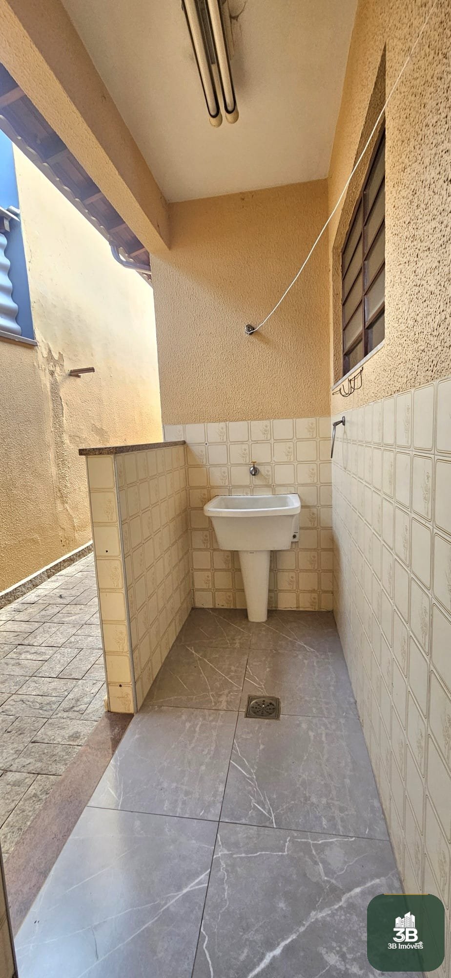 Casa com 03 dormitórios no centro em Valinhos SP