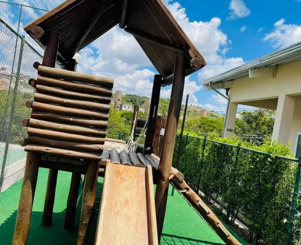 Apartamento com 02 dormitórios no condomínio Vale das Figueiras em Valinhos SP