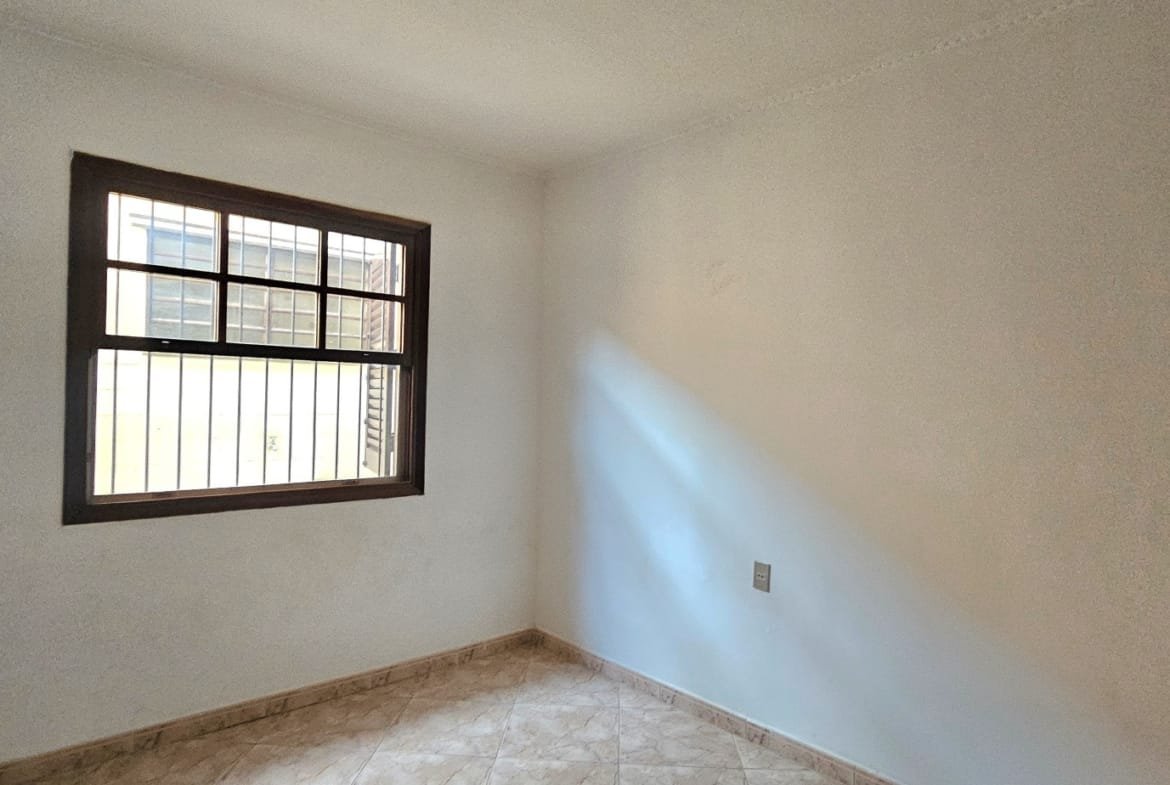 Casa com 03 dormitórios no centro em Valinhos SP