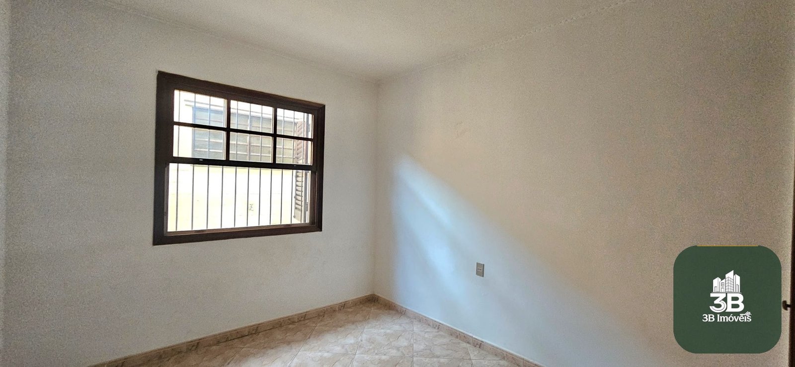 Casa com 03 dormitórios no centro em Valinhos SP