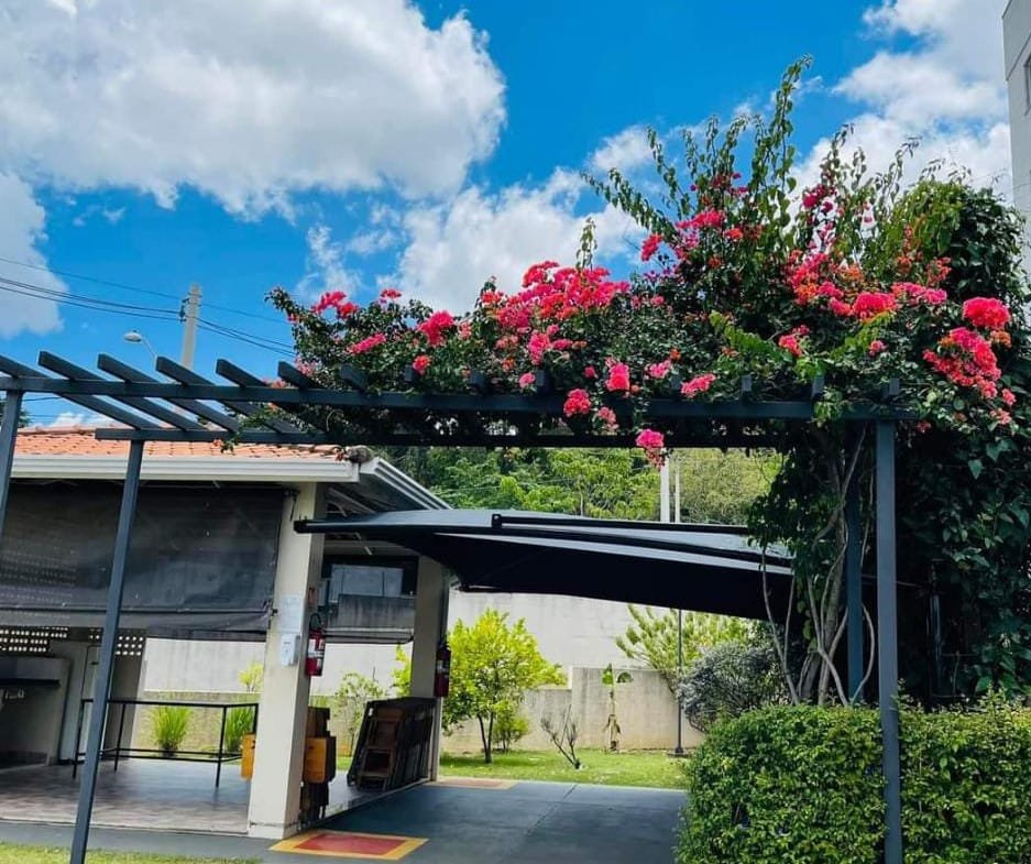 Apartamento com 02 dormitórios no condomínio Vale das Figueiras em Valinhos SP