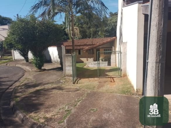 Casa térrea com 03 dormitórios no condomínio Tabatinga em Valinhos SP.