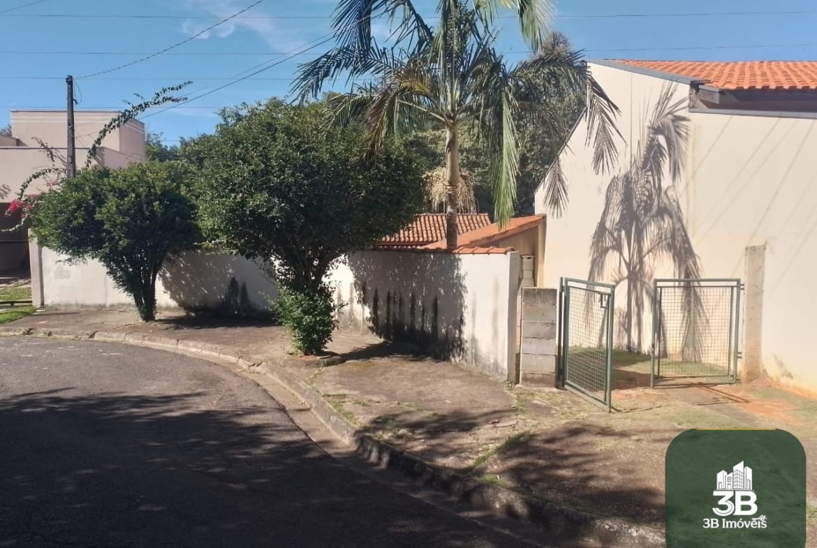 Casa térrea com 03 dormitórios no condomínio Tabatinga em Valinhos SP.