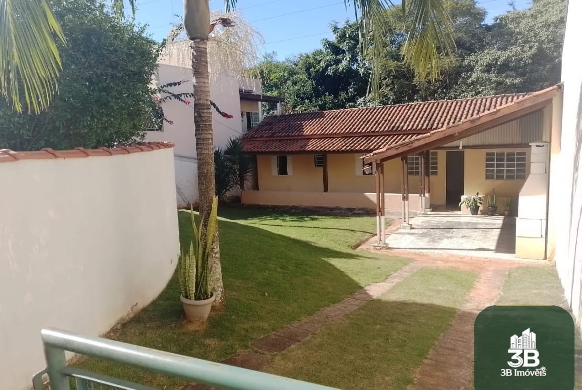 Casa térrea com 03 dormitórios no condomínio Tabatinga em Valinhos SP.