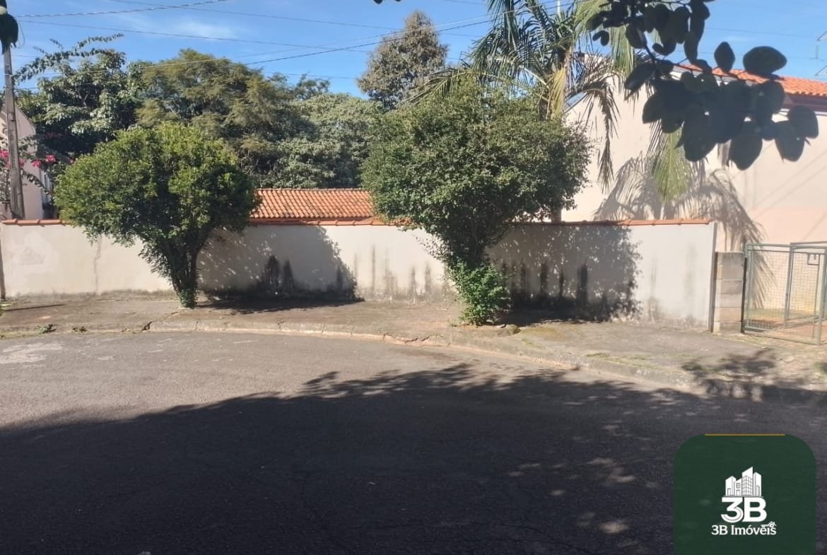 Casa térrea com 03 dormitórios no condomínio Tabatinga em Valinhos SP.