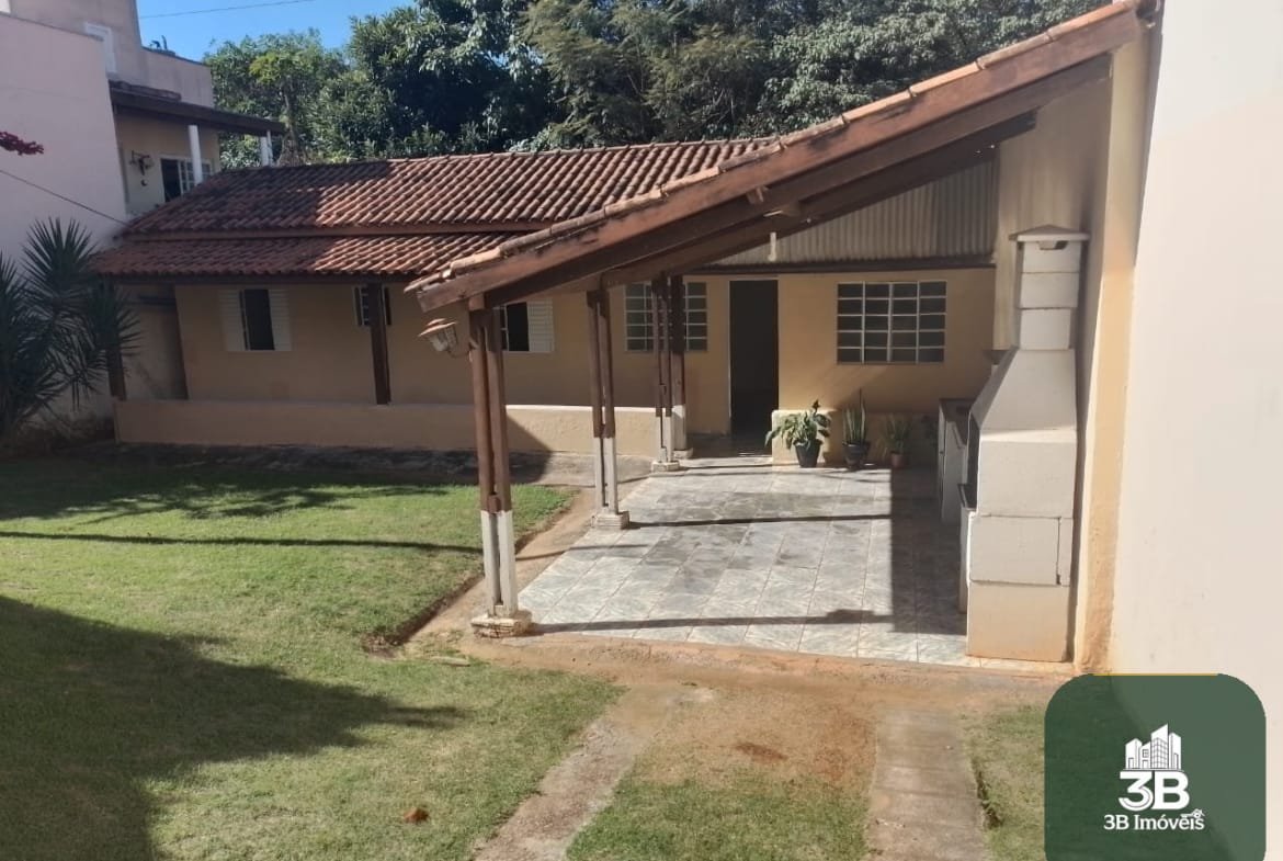 Casa térrea com 03 dormitórios no condomínio Tabatinga em Valinhos SP.