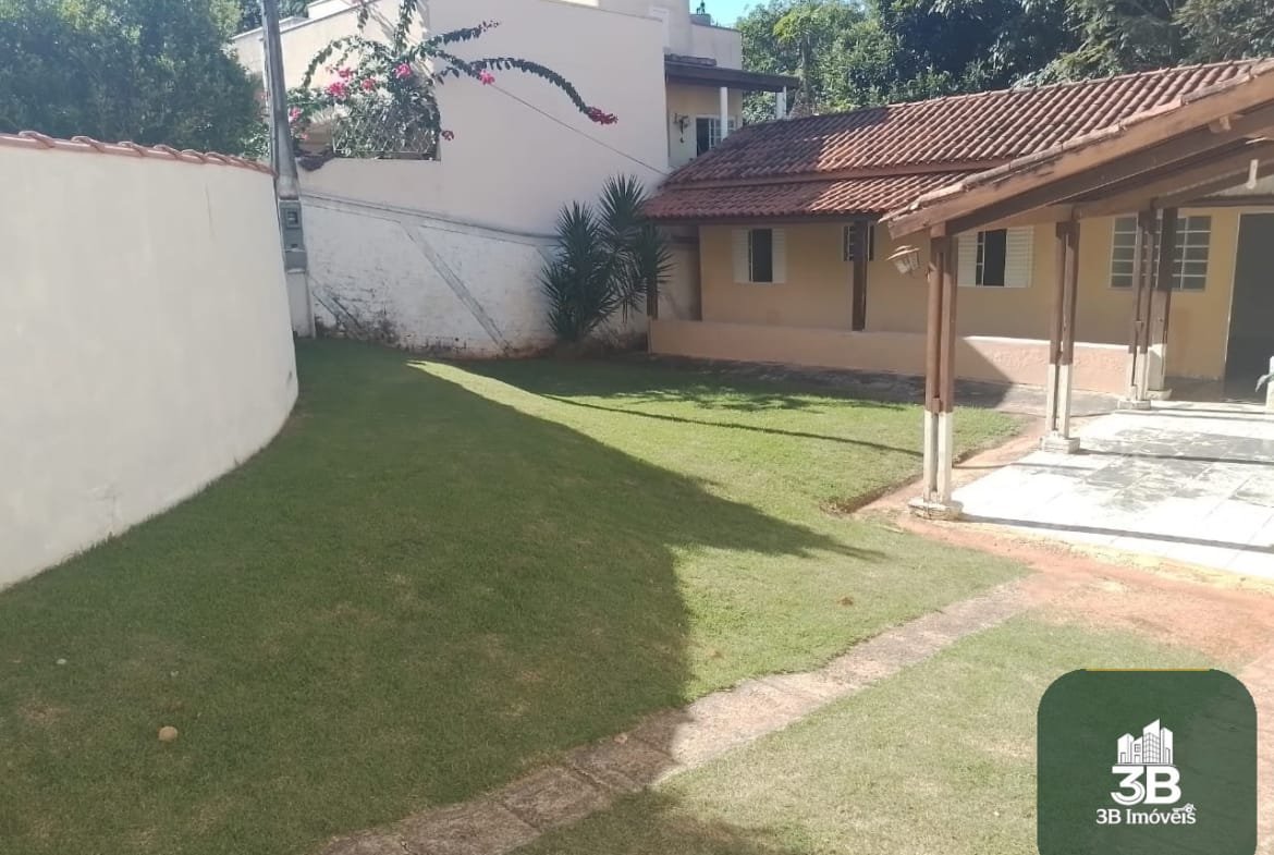Casa térrea com 03 dormitórios no condomínio Tabatinga em Valinhos SP.