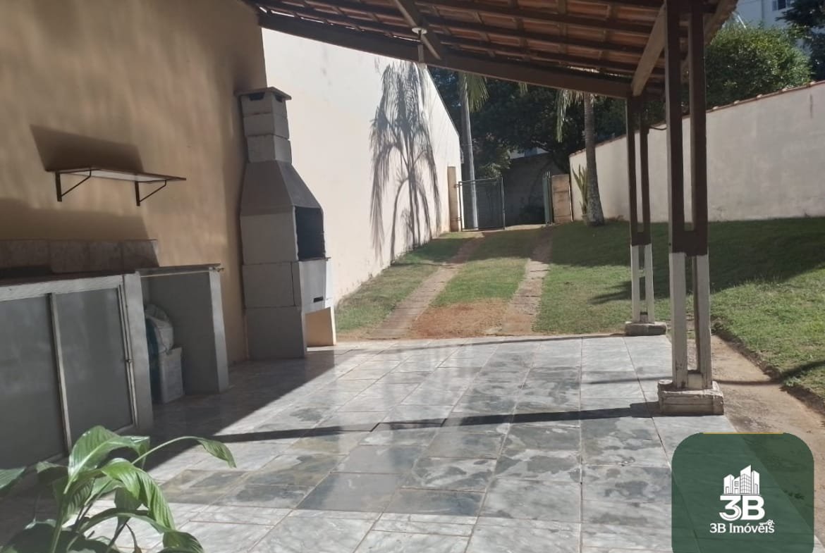 Casa térrea com 03 dormitórios no condomínio Tabatinga em Valinhos SP.