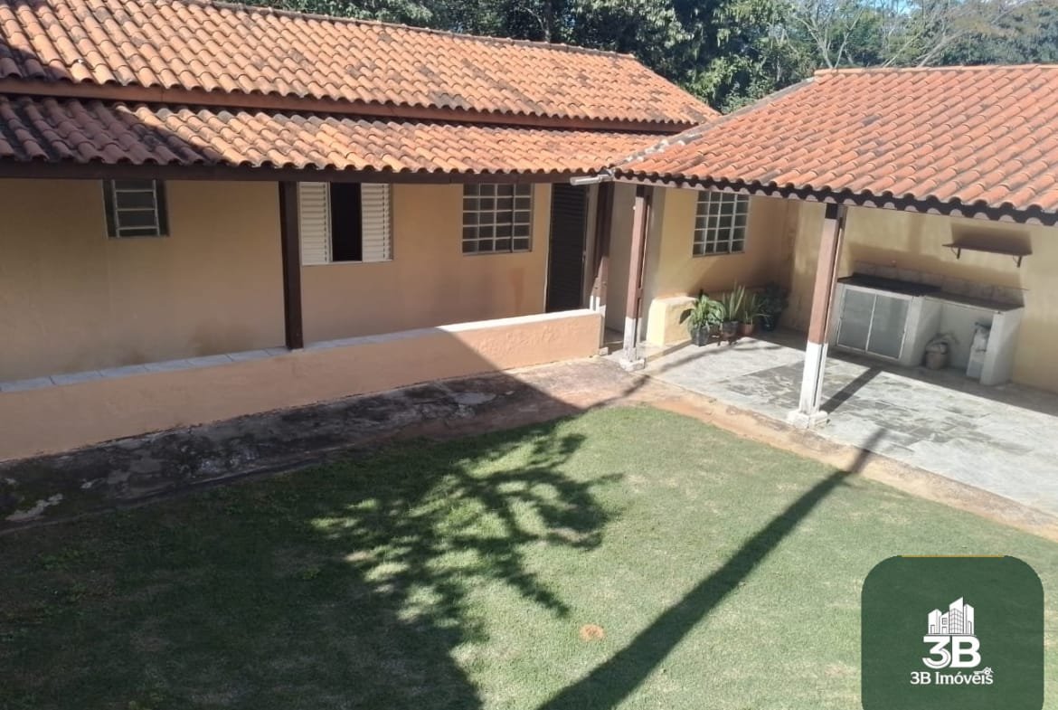 Casa térrea com 03 dormitórios no condomínio Tabatinga em Valinhos SP.