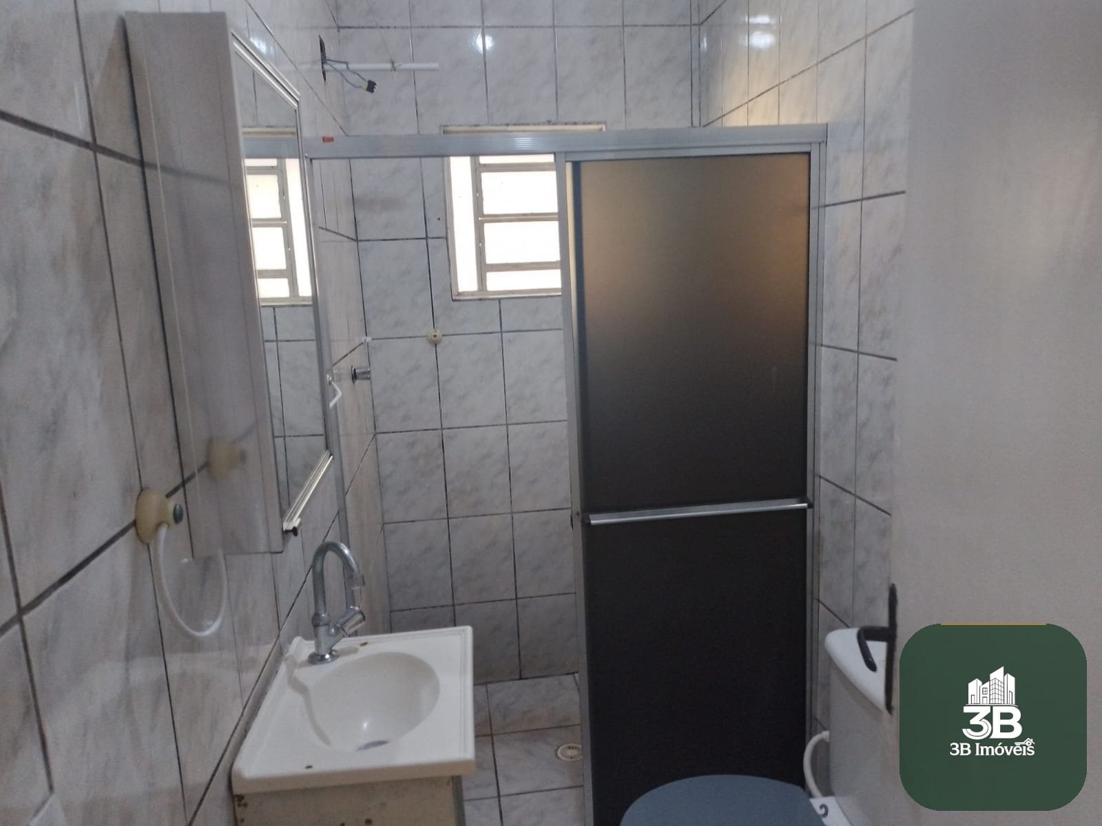 Casa térrea com 03 dormitórios no condomínio Tabatinga em Valinhos SP.