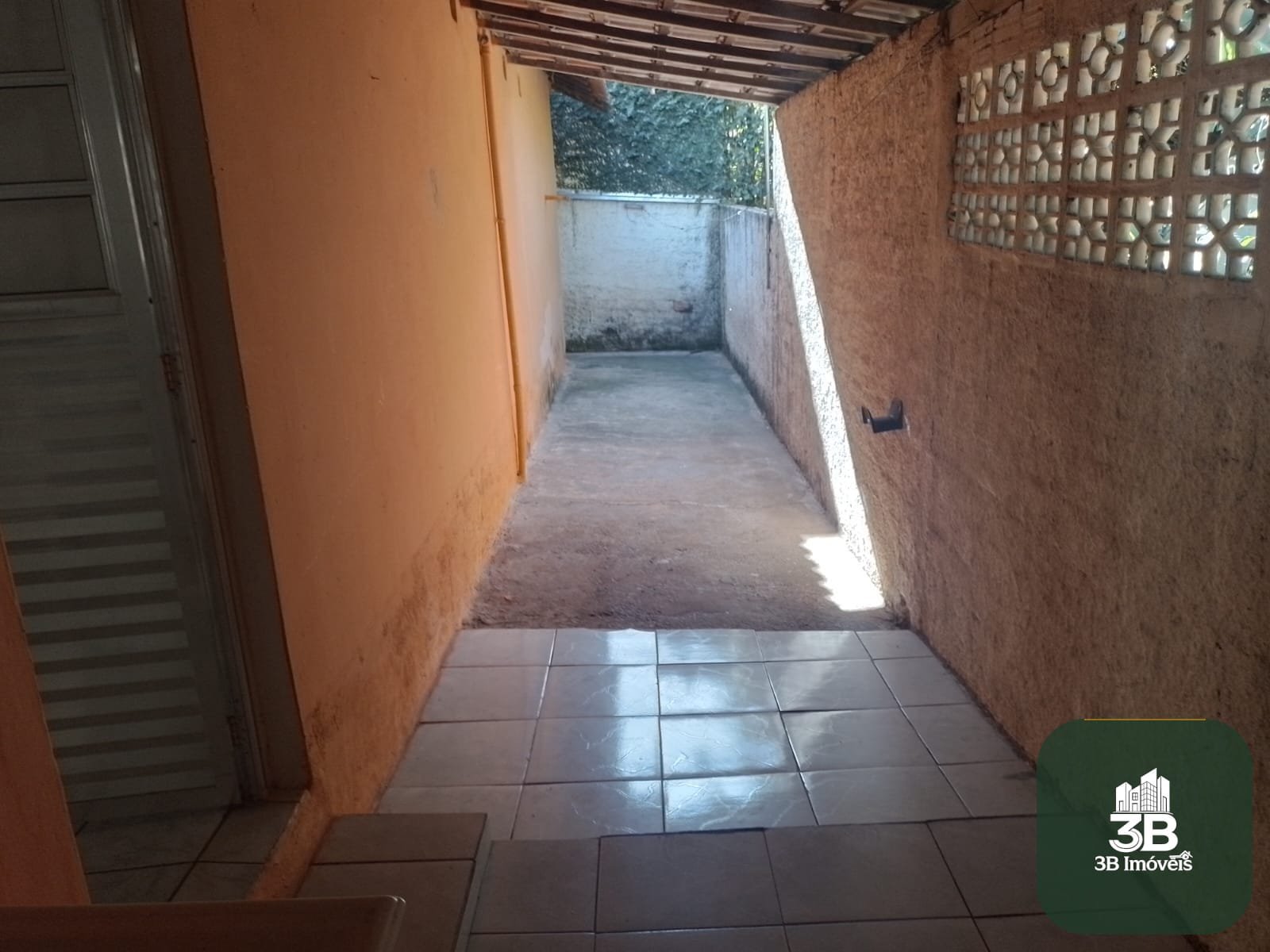 Casa térrea com 03 dormitórios no condomínio Tabatinga em Valinhos SP.