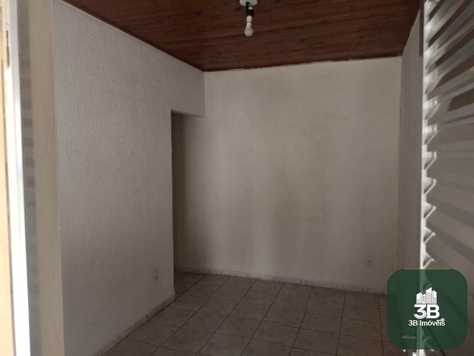 Casa térrea com 03 dormitórios no condomínio Tabatinga em Valinhos SP.