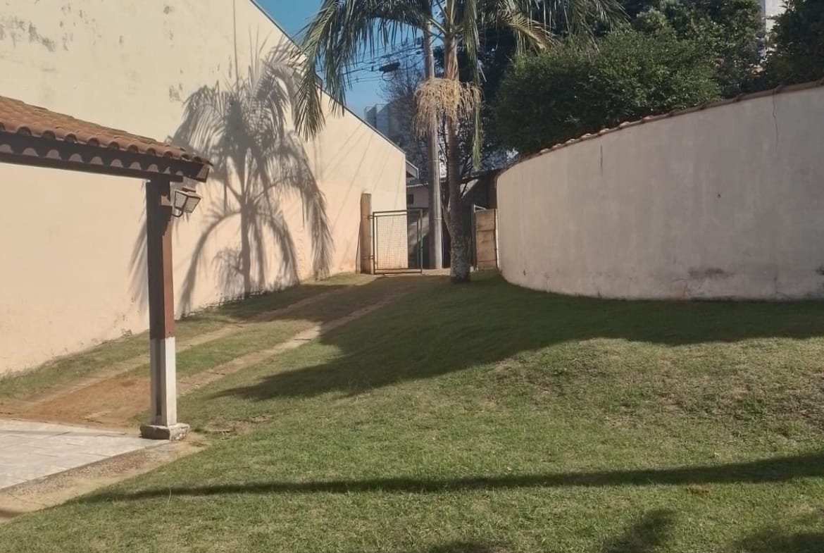 Casa térrea com 03 dormitórios no condomínio Tabatinga em Valinhos SP.